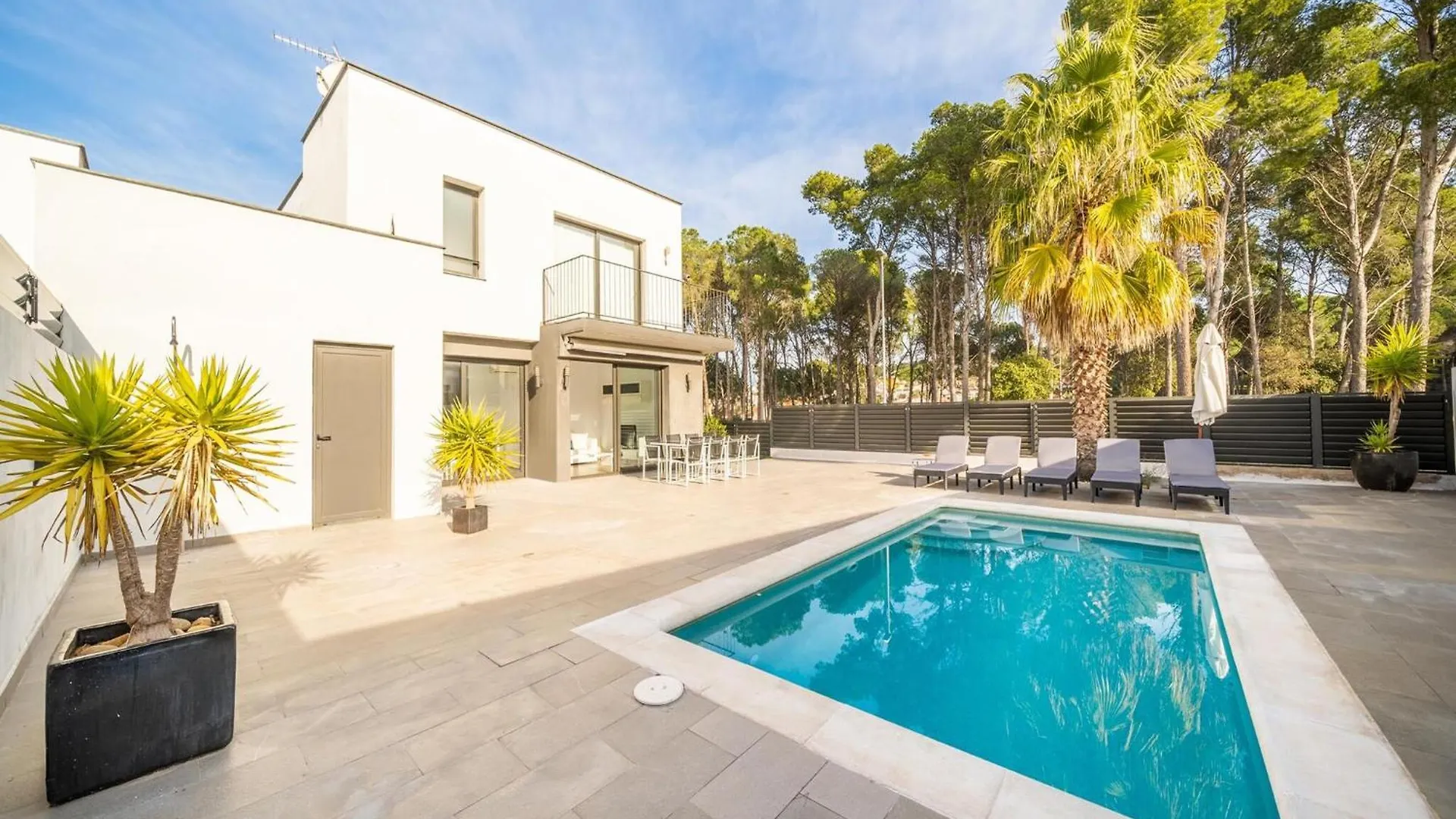 Beautiful Villa Near Montgri Natural Park L' Escala